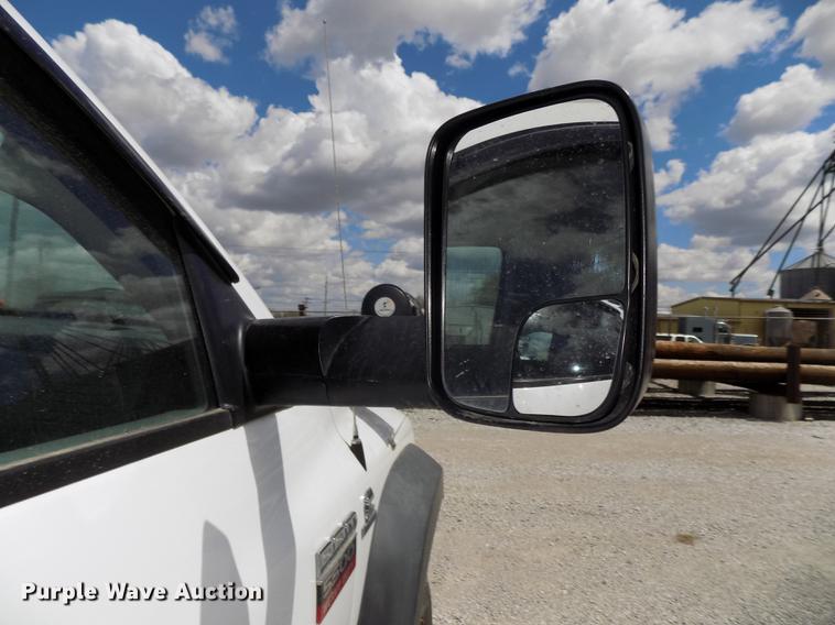 image for item DE7661 2009 Dodge Ram 5500 bucket truck