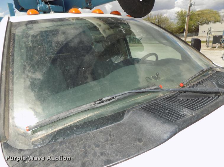 image for item DE7661 2009 Dodge Ram 5500 bucket truck