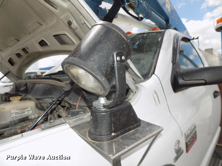 image for item DE7661 2009 Dodge Ram 5500 bucket truck