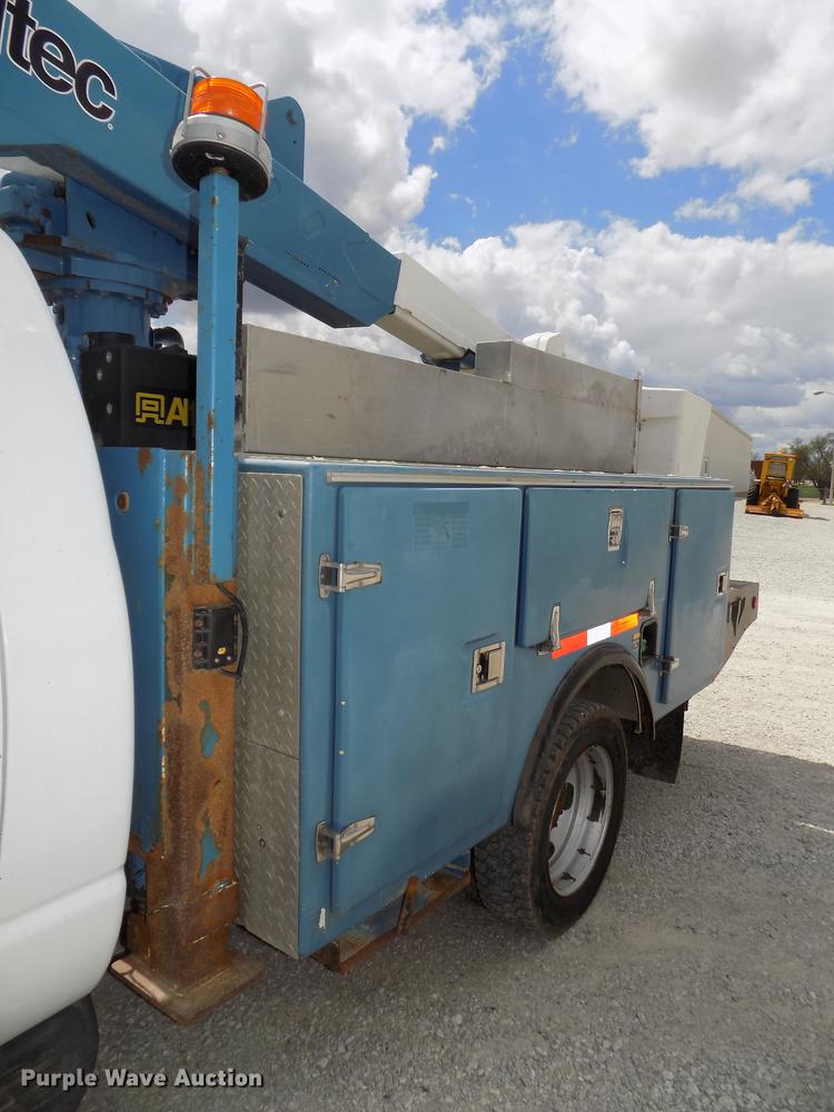 image for item DE7661 2009 Dodge Ram 5500 bucket truck