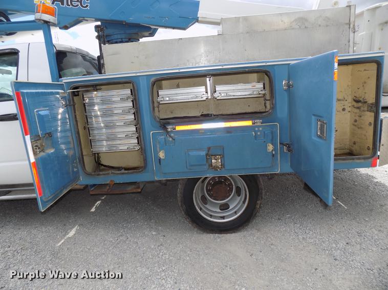 image for item DE7661 2009 Dodge Ram 5500 bucket truck