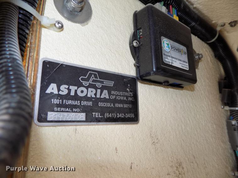 image for item DE7661 2009 Dodge Ram 5500 bucket truck