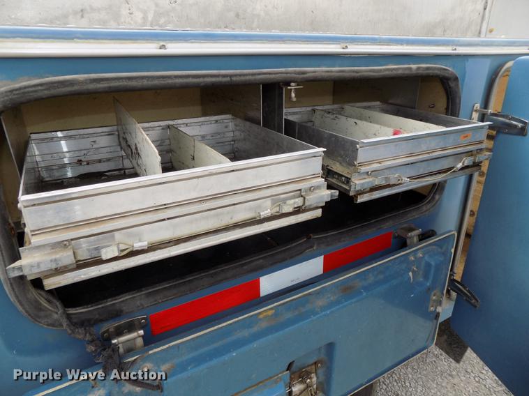 image for item DE7661 2009 Dodge Ram 5500 bucket truck