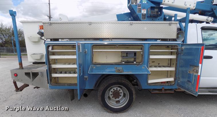 image for item DE7661 2009 Dodge Ram 5500 bucket truck