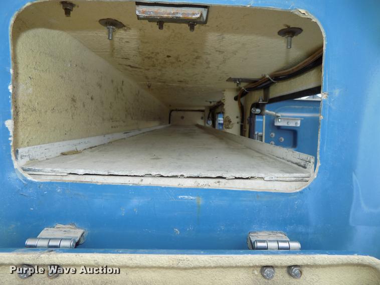 image for item DE7661 2009 Dodge Ram 5500 bucket truck