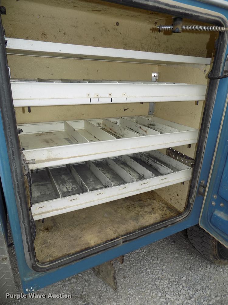 image for item DE7661 2009 Dodge Ram 5500 bucket truck