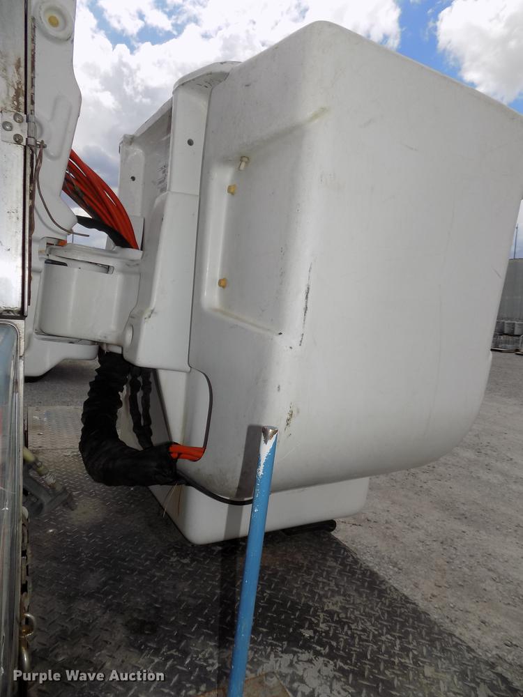 image for item DE7661 2009 Dodge Ram 5500 bucket truck