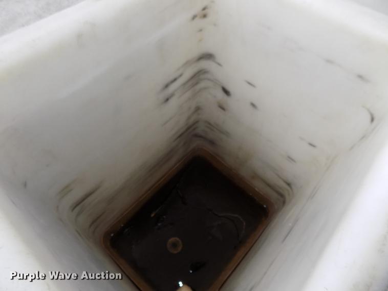 image for item DE7661 2009 Dodge Ram 5500 bucket truck