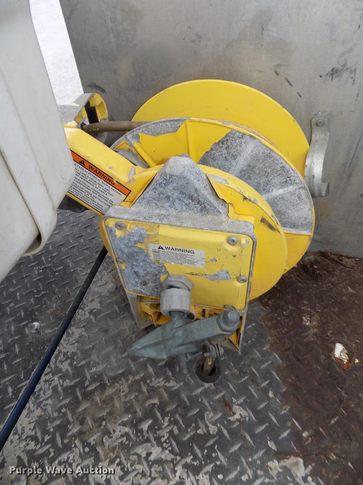 image for item DE7661 2009 Dodge Ram 5500 bucket truck