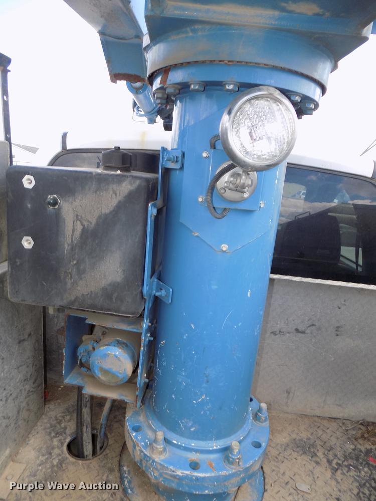 image for item DE7661 2009 Dodge Ram 5500 bucket truck