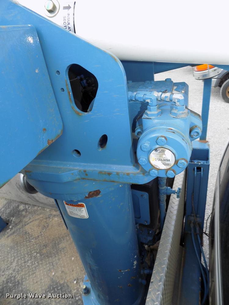 image for item DE7661 2009 Dodge Ram 5500 bucket truck