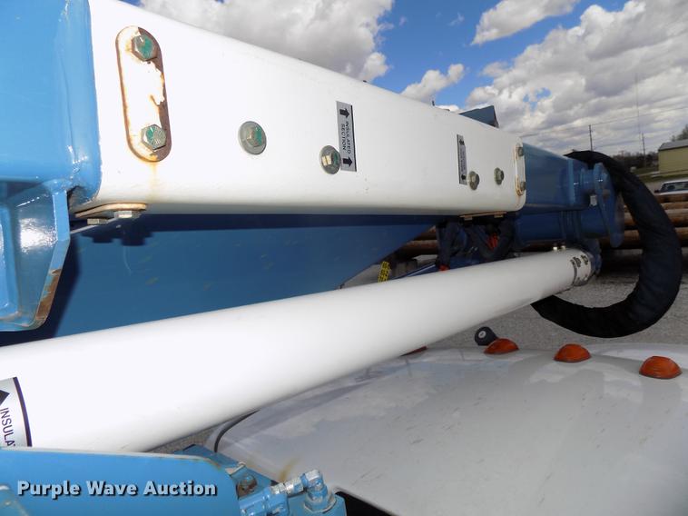 image for item DE7661 2009 Dodge Ram 5500 bucket truck