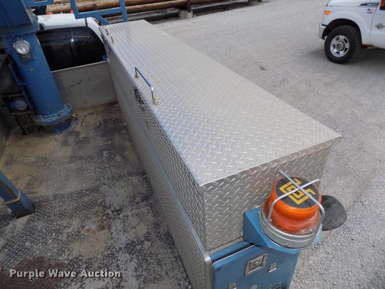 image for item DE7661 2009 Dodge Ram 5500 bucket truck