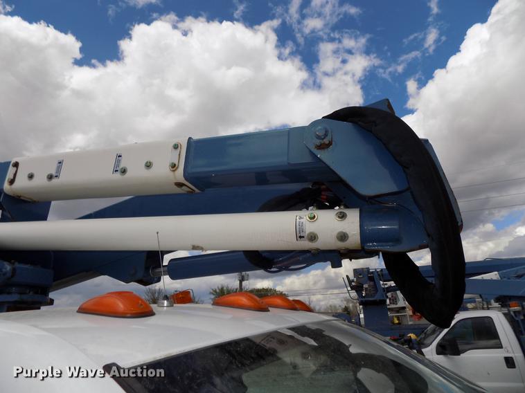 image for item DE7661 2009 Dodge Ram 5500 bucket truck