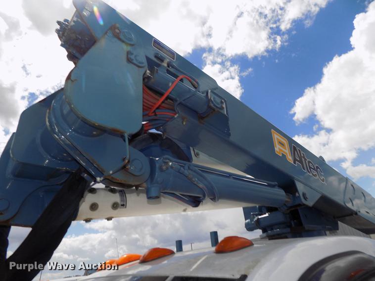 image for item DE7661 2009 Dodge Ram 5500 bucket truck