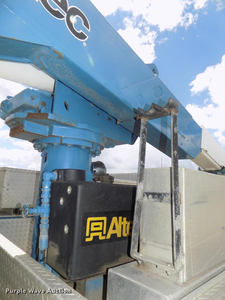 image for item DE7661 2009 Dodge Ram 5500 bucket truck