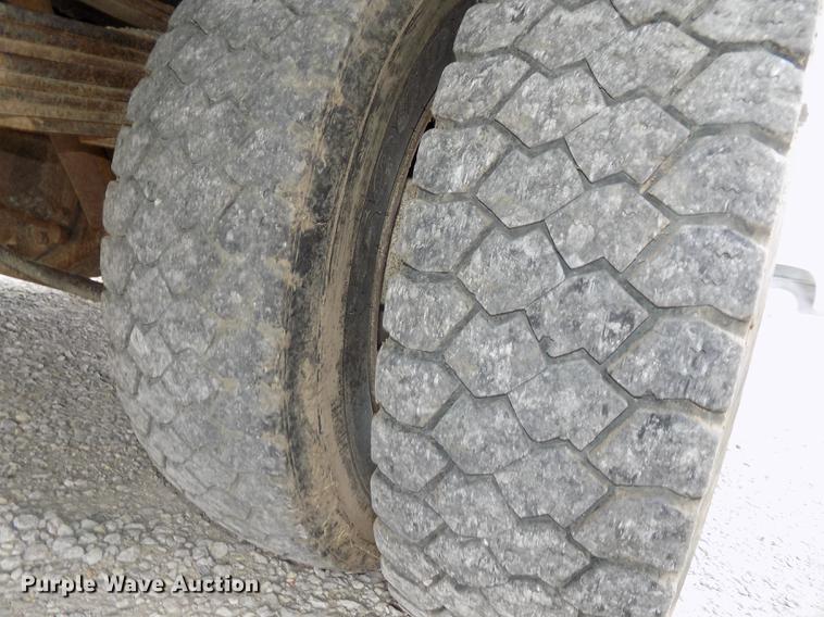 image for item DE7661 2009 Dodge Ram 5500 bucket truck