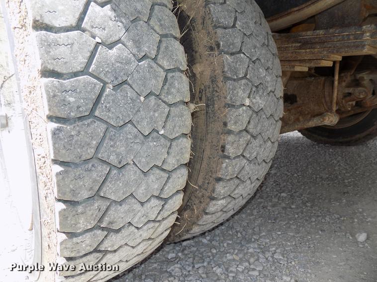 image for item DE7661 2009 Dodge Ram 5500 bucket truck