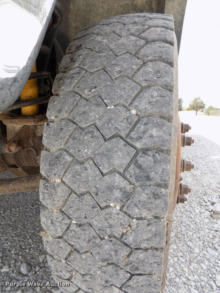 image for item DE7661 2009 Dodge Ram 5500 bucket truck