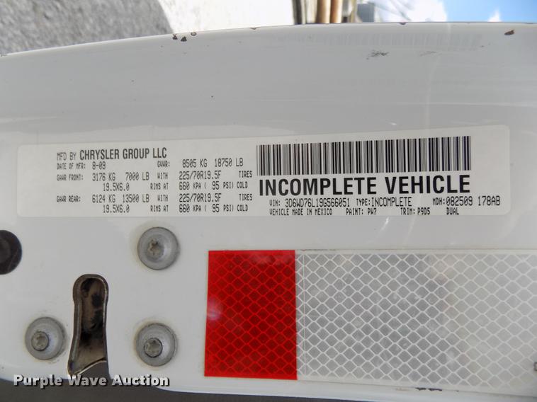 image for item DE7661 2009 Dodge Ram 5500 bucket truck