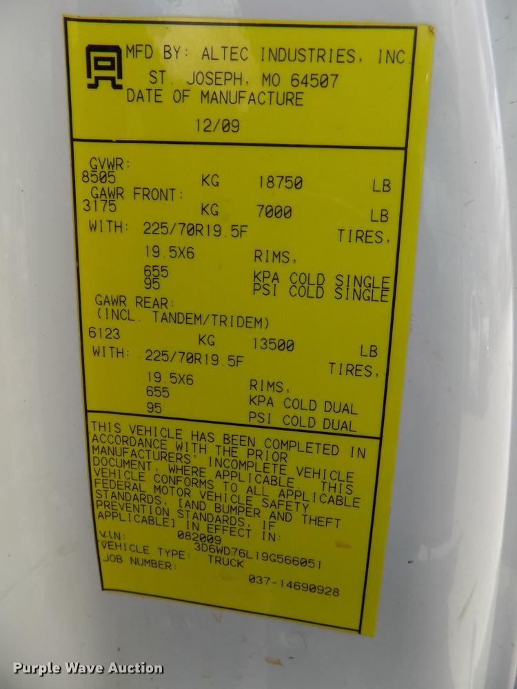 image for item DE7661 2009 Dodge Ram 5500 bucket truck