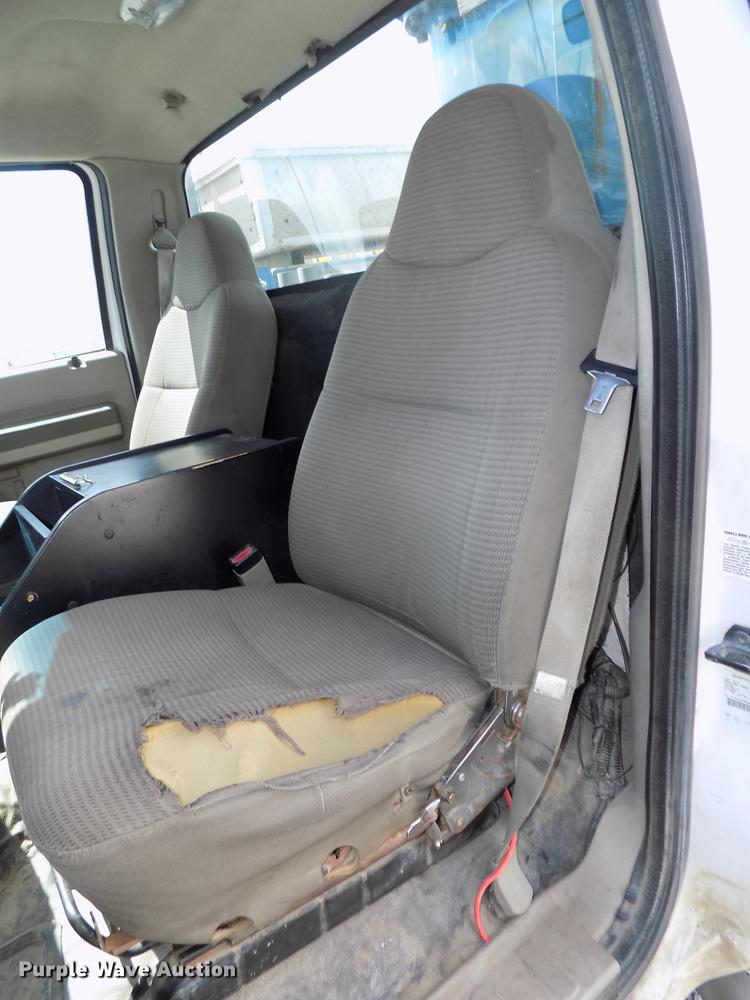 image for item DE7662 2008 Ford F550 Super Duty XL bucket truck