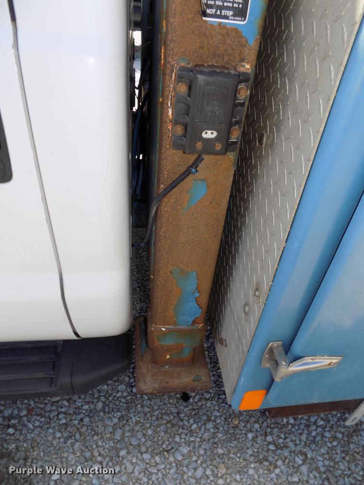 image for item DE7663 2009 Ford F550 Super Duty XL bucket truck