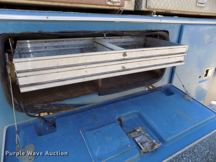 image for item DE7663 2009 Ford F550 Super Duty XL bucket truck