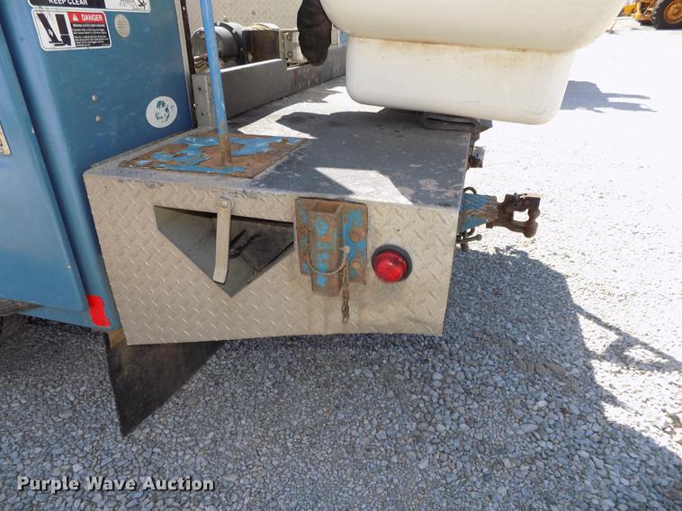 image for item DE7663 2009 Ford F550 Super Duty XL bucket truck