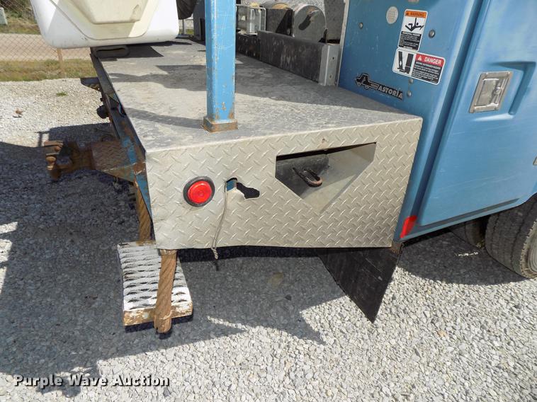 image for item DE7663 2009 Ford F550 Super Duty XL bucket truck