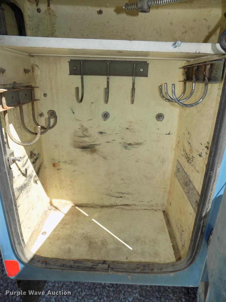 image for item DE7663 2009 Ford F550 Super Duty XL bucket truck