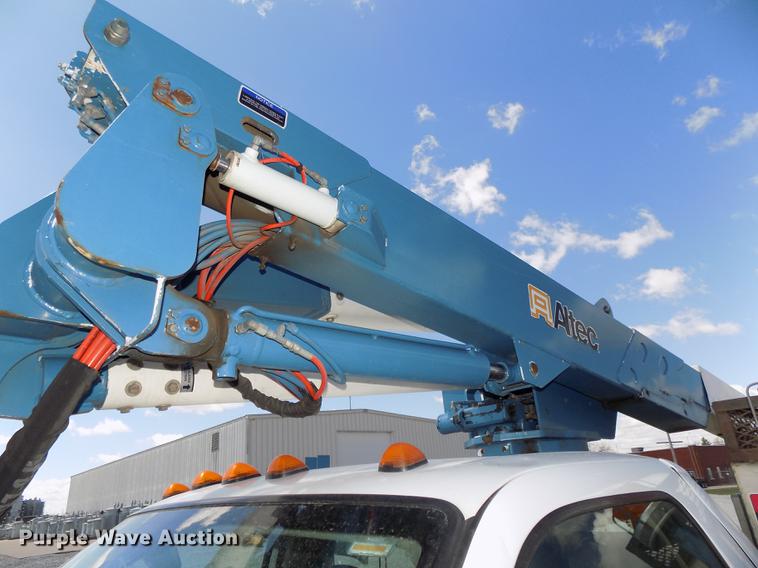 image for item DE7663 2009 Ford F550 Super Duty XL bucket truck