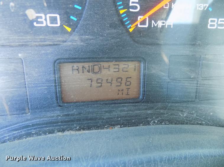 image for item DE7664 2003 International 7400 digger derrick truck