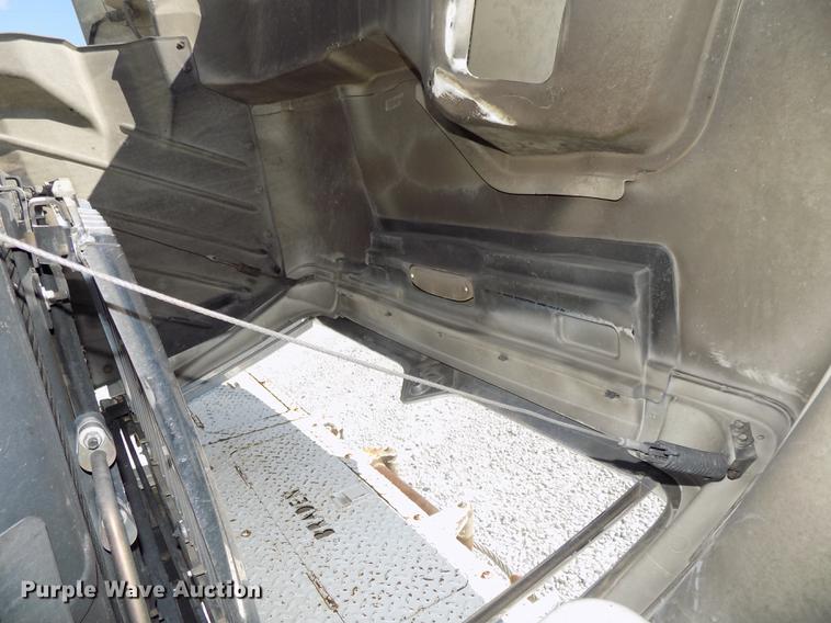 image for item DE7664 2003 International 7400 digger derrick truck