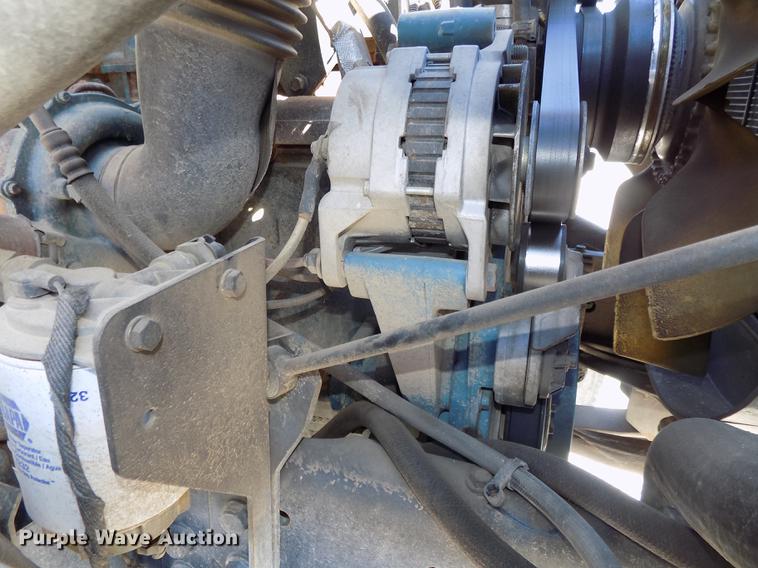 image for item DE7664 2003 International 7400 digger derrick truck