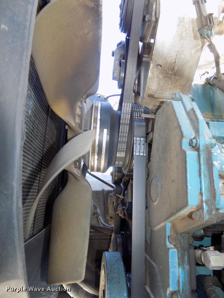 image for item DE7664 2003 International 7400 digger derrick truck