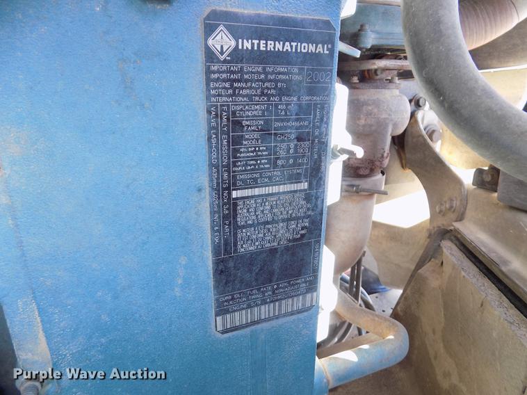 image for item DE7664 2003 International 7400 digger derrick truck