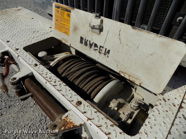 image for item DE7664 2003 International 7400 digger derrick truck