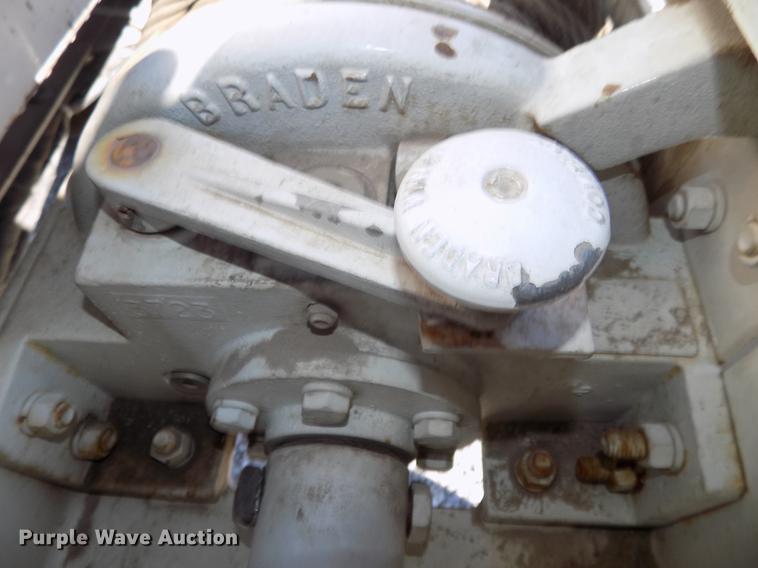 image for item DE7664 2003 International 7400 digger derrick truck