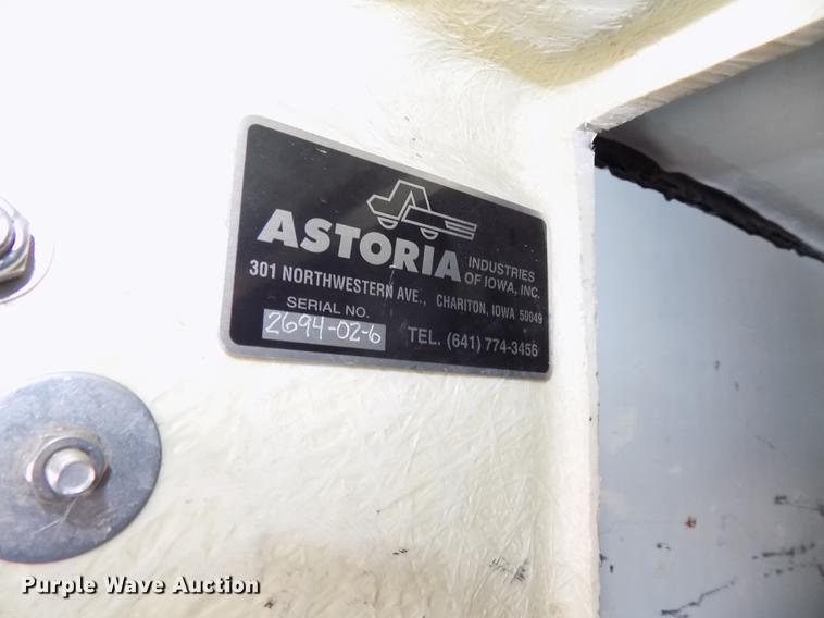 image for item DE7664 2003 International 7400 digger derrick truck