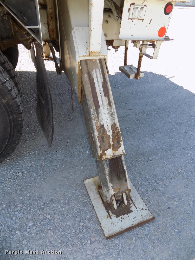 image for item DE7664 2003 International 7400 digger derrick truck