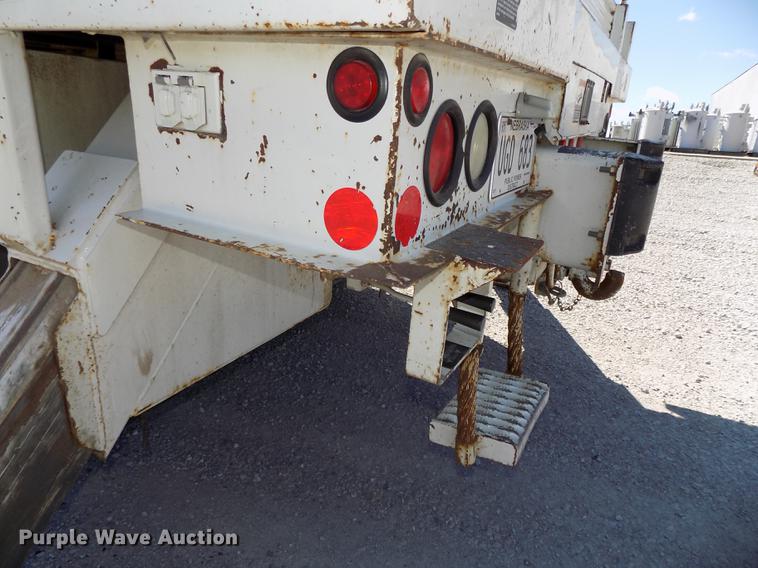 image for item DE7664 2003 International 7400 digger derrick truck