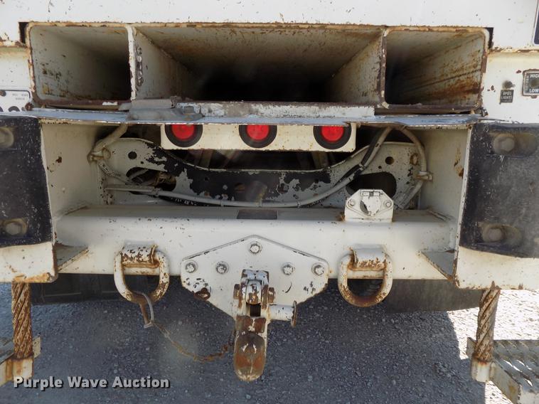 image for item DE7664 2003 International 7400 digger derrick truck