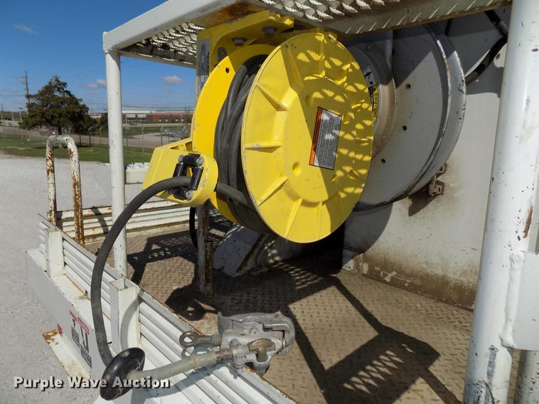 image for item DE7664 2003 International 7400 digger derrick truck