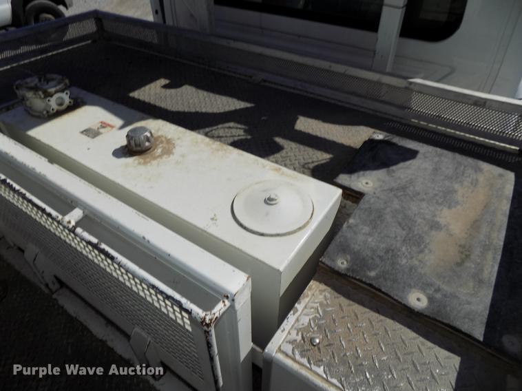 image for item DE7664 2003 International 7400 digger derrick truck