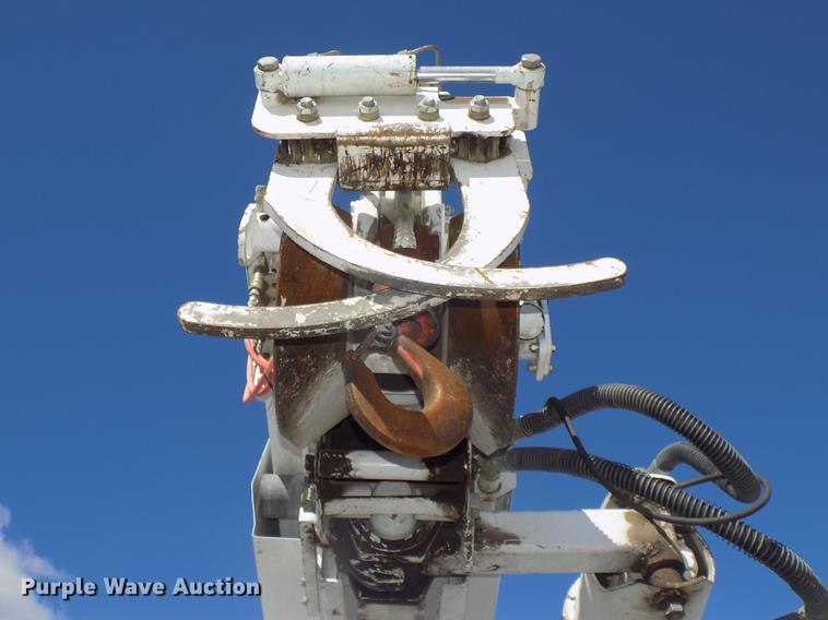 image for item DE7664 2003 International 7400 digger derrick truck