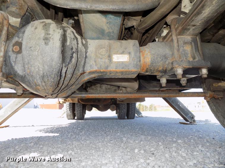 image for item DE7664 2003 International 7400 digger derrick truck