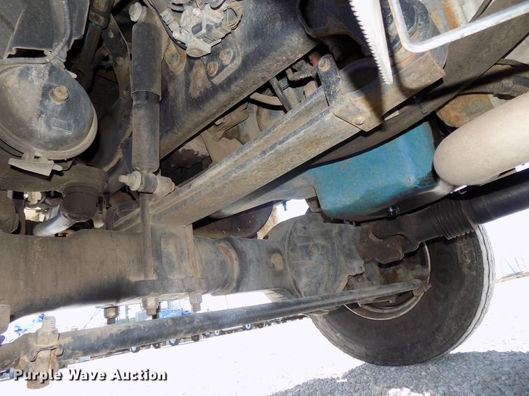 image for item DE7664 2003 International 7400 digger derrick truck