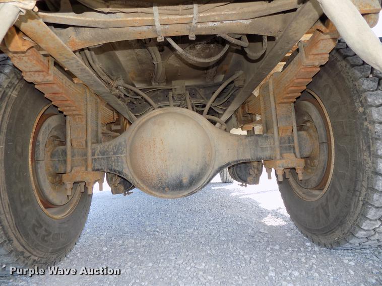 image for item DE7664 2003 International 7400 digger derrick truck