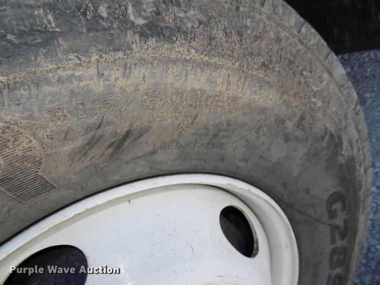 image for item DE7664 2003 International 7400 digger derrick truck